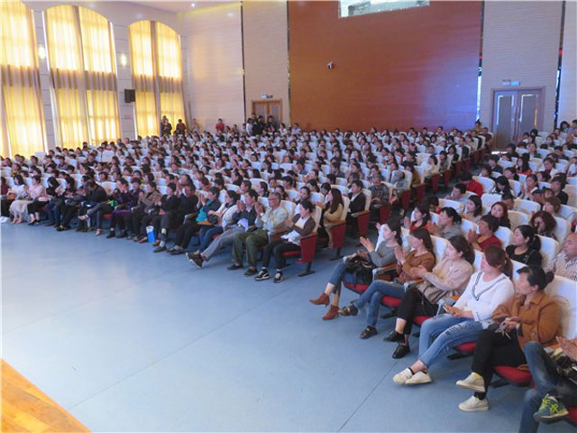 颍东区育新小学家长学校举行一年级家长培训会3.jpg